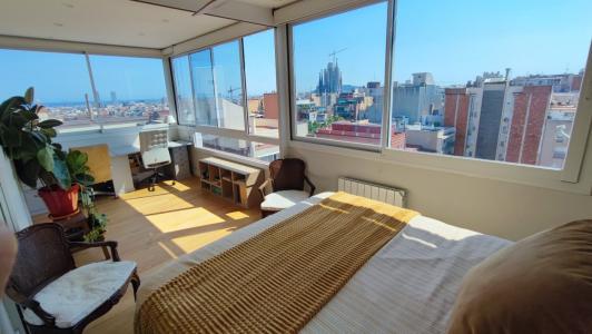 Atico  Duplex con terraza a nivel del salon, VISTAS al mar y a todo Barcelona, 121 mt2, 3 habitaciones