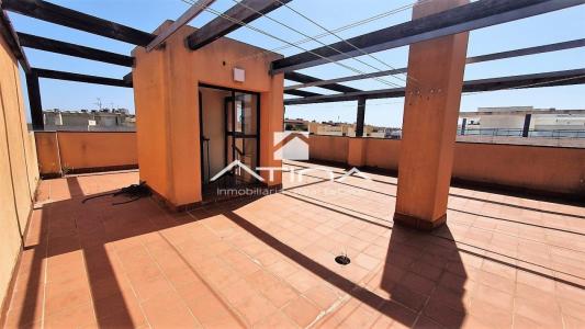 Ático dúplex con terraza de 50 m² situado en 3ª línea playa Daimús, 115 mt2, 3 habitaciones