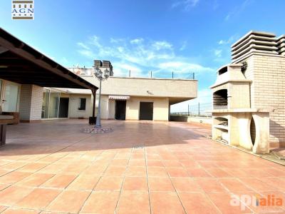 Exclusivo ático en la calle Tarragona de Salou con vistas despejadas a Salou, 177 mt2, 4 habitaciones