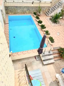 Ático de 3 dormitorios con una espaciosa terraza con vistas al mar  y piscina privada en Can Picafor, 132 mt2, 3 habitaciones