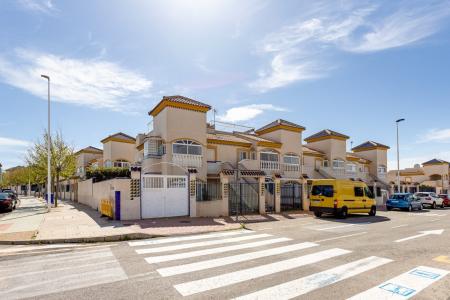 BUNGALOW PLANTA ALTA EN PUEBLO CENTRO, 57 mt2, 2 habitaciones