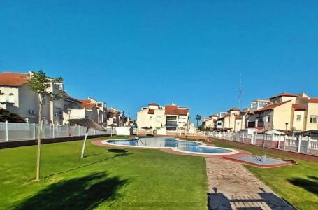 Bungalow planta baja con terraza en Playa Flamenca, 2 habitaciones