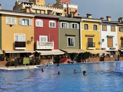 Venta de casa con 2 terrazas, con 5 dormitorios, 2 baños y un aseo, en Port Saplaya (Valencia), 200 mt2, 5 habitaciones