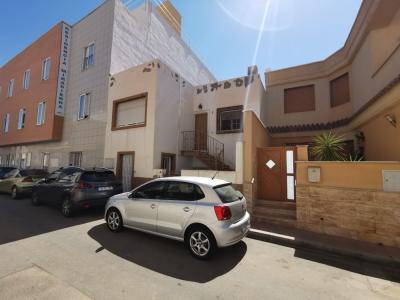 Se vende casa sobre local con garaje en Alhama de Almería, junto a la residencia Mirasierra., 312 mt2, 3 habitaciones