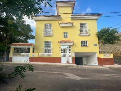 ¡Gran oportunidad de inversión! Edificio residencial en Las Rosas-Arona, 370 mt2, 10 habitaciones