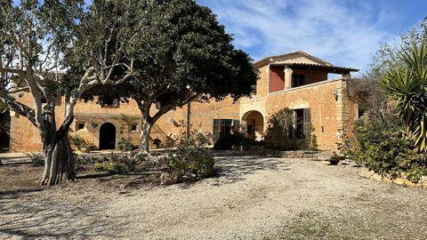 Magnífica casa señorial histórica con jardín exótico y piscina cerca de Santanyí, 1128 mt2, 5 habitaciones