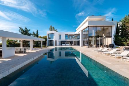 Contemporary Elegance Meets Tranquil Luxury: 6-bedroom Villa For Sale In Los Flamingos, Benahavis, 680 mt2, 6 habitaciones