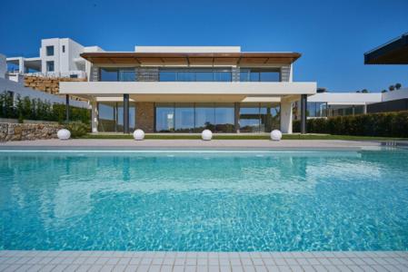 Prime Golf-front Villa With Gym And Sauna For Sale In La Alqueria, Benahavis, 628 mt2, 5 habitaciones