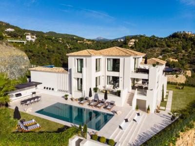 A Striking Trophy Residence With Scenic Views For Sale In The Affluent Private Community Of El Madro, 1080 mt2, 5 habitaciones