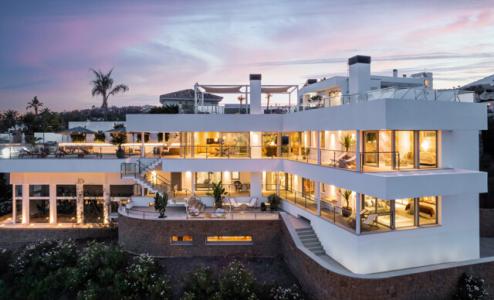 Prestigious 5-bedroom Villa With Unparalleled Amenities For Sale In El Herrojo, Benahavis, 744 mt2, 5 habitaciones