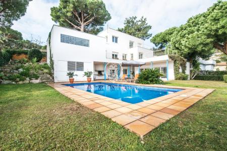 Casa con piscina en venta, con vistas al mar y a la montaña en Blanes, 350 mt2, 4 habitaciones