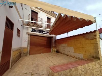 Casa adosada en venta en calle Andalucía  en Cala, 500 mt2, 9 habitaciones