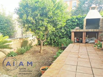 Casa adosasa  en venta en Calella con jardín privado, jardín comunitario y piscina, 226 mt2, 4 habitaciones