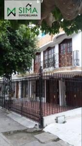 SE VENDE CASA EN EL BARRIO CRESPO., 118 mt2, 4 habitaciones