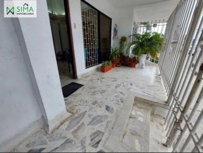 SE VENDE CASA UBICADA EN EL BARRIO MANGA, 399 mt2, 4 habitaciones