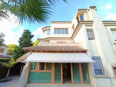 Casa-Chalet en Venta en Benidorm Alicante, 151 mt2, 4 habitaciones