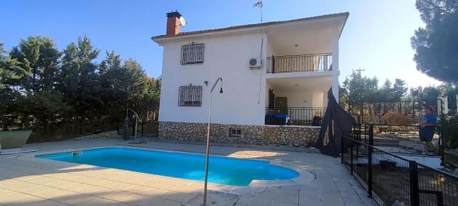 Casa/Chalet con piscina y parcela a 40 minutos de Madrid, 263 mt2, 6 habitaciones