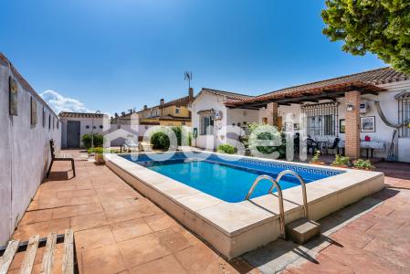 Gran casa individual de 199 m² de superficie y 750 m² de parcela en Fuente Vaqueros, Granada, 199 mt2, 4 habitaciones