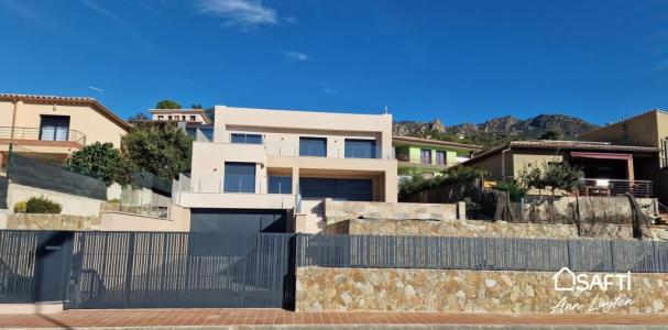 Villa obra nueva en Palau Saverdera con vistas al mar, piscina y garaje de 100m2, 342 mt2, 4 habitaciones