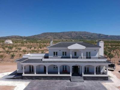 Casa-Chalet en Venta en Pinoso Alicante, 245 mt2, 4 habitaciones