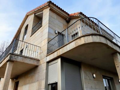 Casa-Chalet en Venta en Poio Pontevedra , 300 mt2, 6 habitaciones