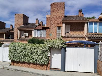 Casa-Chalet en Venta en Ribaroja De Turia Valencia , 160 mt2, 4 habitaciones