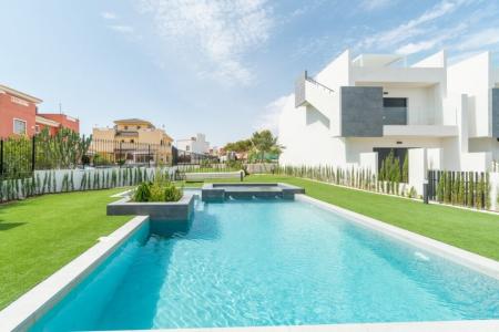 Casa-Chalet en Venta en Torrevieja Alicante, 74 mt2, 2 habitaciones