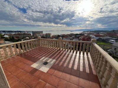 IMPRESIONANTE CASA de 450 m2 ubicada en Carril, Villagarcía (Pontevedra)., 450 mt2, 5 habitaciones