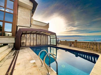 Espectacular Chalet de piedra con piscina y vistas al mar a 4 min del playa, 480 mt2, 5 habitaciones
