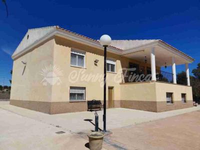 Casa-Chalet en Venta en Yecla Murcia , 319 mt2, 6 habitaciones