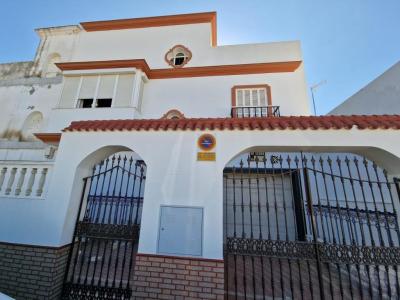 Casa de dos plantas en Chiclana de la Frontera, 254 mt2, 3 habitaciones