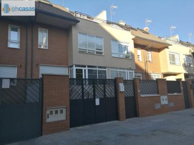 Casa unifamiliar en venta en Ciudad Real, zona Hospital General, 245 mt2, 3 habitaciones