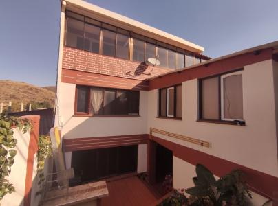239.000 $us amplia casa Multifamiliar sobre la avenida Circunvalación cerca al SEGIP, 371 mt2, 9 habitaciones