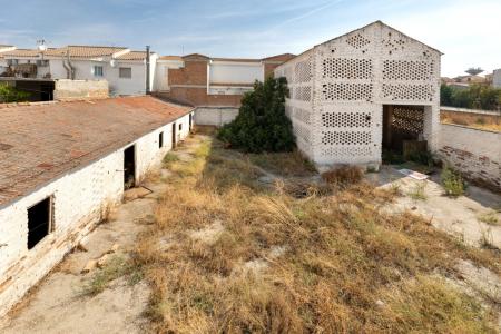Casa con terreno en el centro de Churriana de la Vega, 106 mt2, 4 habitaciones