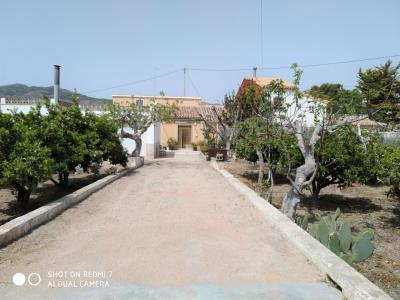 Casa de 150m con 1.800m de terreno, en casco urbano de Lorca., 3 habitaciones