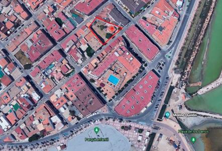 Solar de 700 m2 con vivienda a escasos 100 metros del Mar Menor, 166 mt2, 5 habitaciones