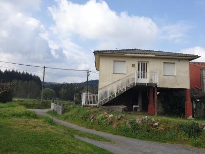 Se vende  casa en la zona de  Lavacolla, 90 mt2, 3 habitaciones