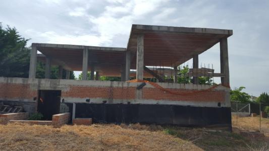 Casa con terreno en construcción en Caraquiz, 400 mt2, 4 habitaciones