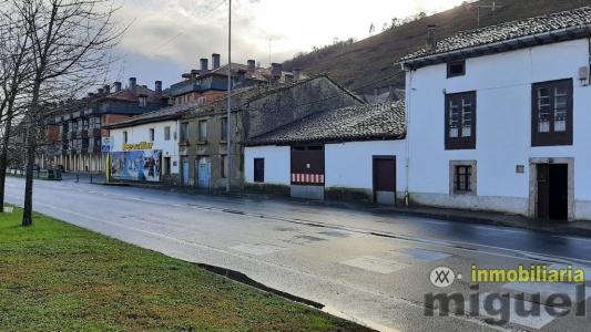 Se vende conjunto de casa, cuadra, pajar y huerto a reformar en Unquera, Val de San Vicente., 219 mt2