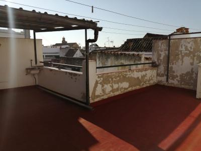 CASA ADOSADA AL LADO DEL AYUNTAMIENTO, CÓRDOBA CAPITAL., 137 mt2, 4 habitaciones