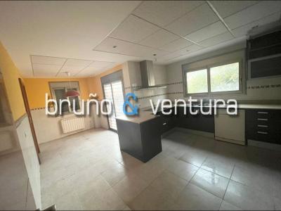 EN VENTA CASA EN CUBELLES, 359 mt2, 3 habitaciones