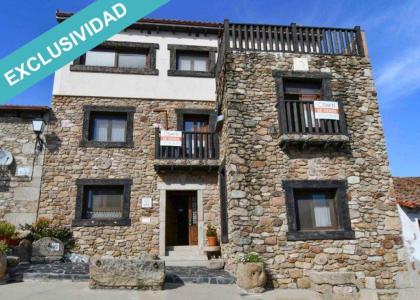Palacete señorial para entrar a vivir a sólo 12 km de la ciudad medieval de Plasencia y a sólo 2 horas y media de Madrid.., 302 mt2, 4 habitaciones
