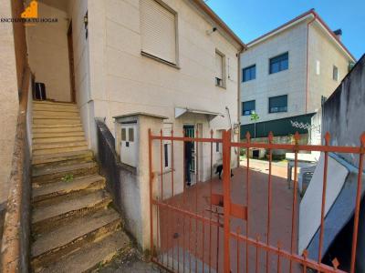 Se vende casa de 2 plantas con acceso independiente zona Lagunas, Ourense., 139 mt2, 6 habitaciones