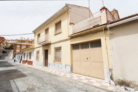 Magnifica casa de pueblo en pleno centro de Alfacar junto a Fuente Chica. Plaza de garaje. Muy ampli, 172 mt2, 4 habitaciones