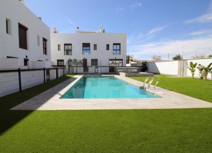 Casa de pueblo en Venta en Pilar De La Horadada Alicante, 115 mt2, 4 habitaciones