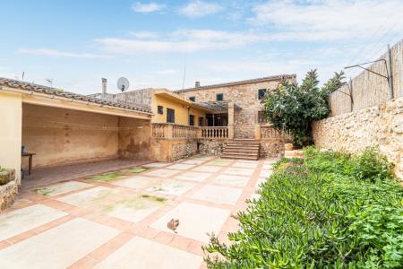 Casa con garaje en el centro de Llorenç des Cardessar, 365 mt2, 2 habitaciones