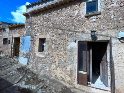 Casa de piedra a reformar en Santa Eugenia con vistas a la Tramuntana, 62 mt2, 2 habitaciones