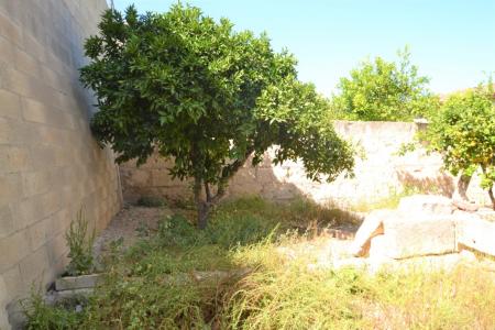 Casa de pueblo  a reformar   con gran jardín  en Santa Margalida, 170 mt2