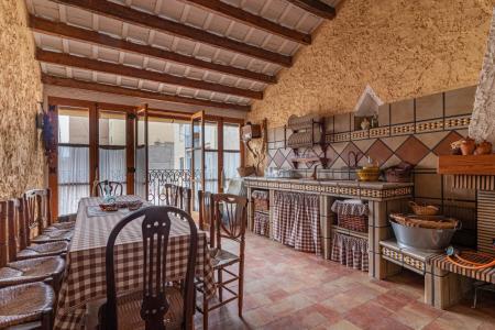 CASA ENTRE MEDIANERAS CON TRES PLANTAS EN EL CENTRO DE VILA-REAL, 222 mt2, 3 habitaciones