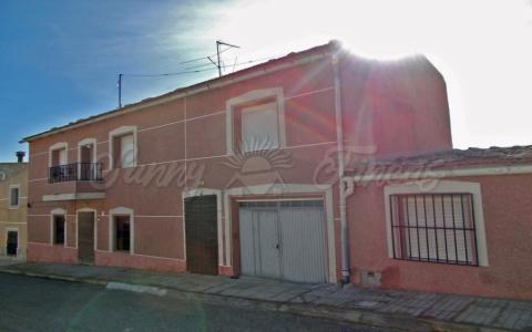 Casa de pueblo en Venta en Yecla Murcia , 300 mt2, 3 habitaciones